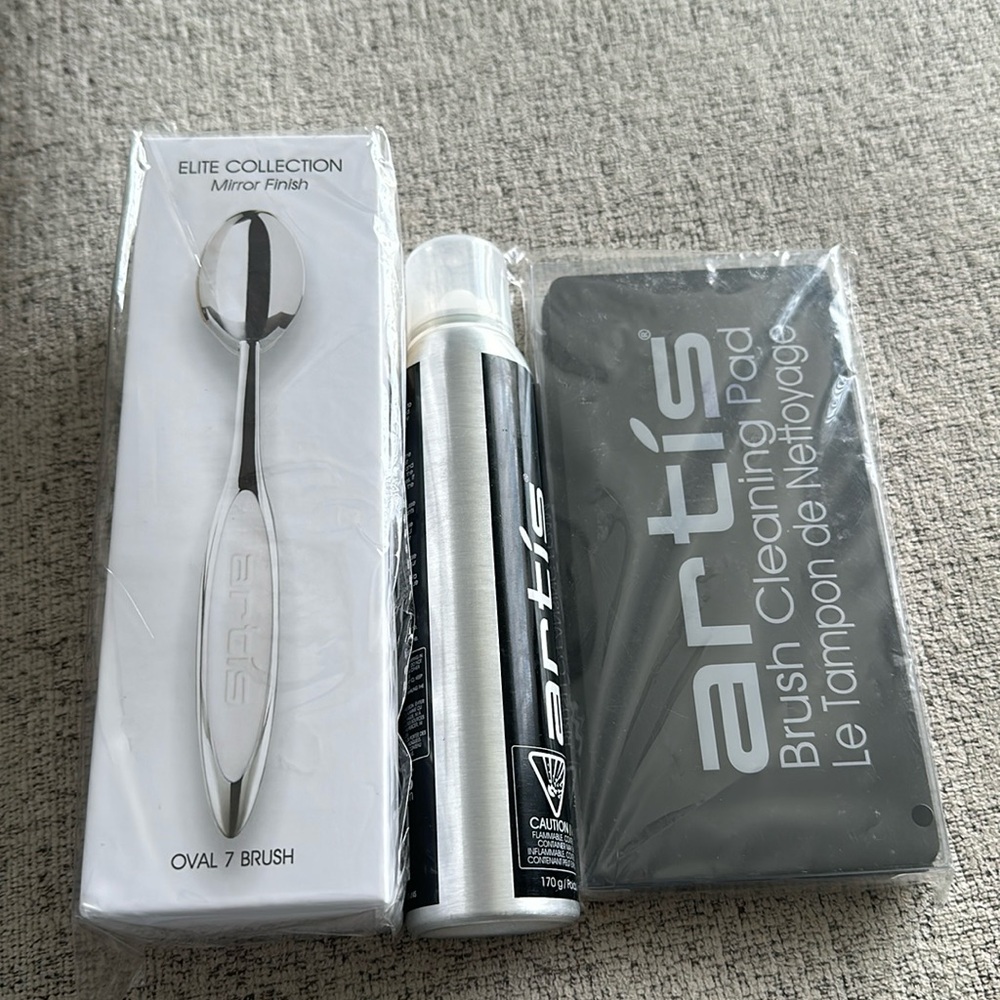 ARTIS ELITE COLLECTION OVAL BRUSH NUMBER 7, brush cleaning pad and cleaning foam